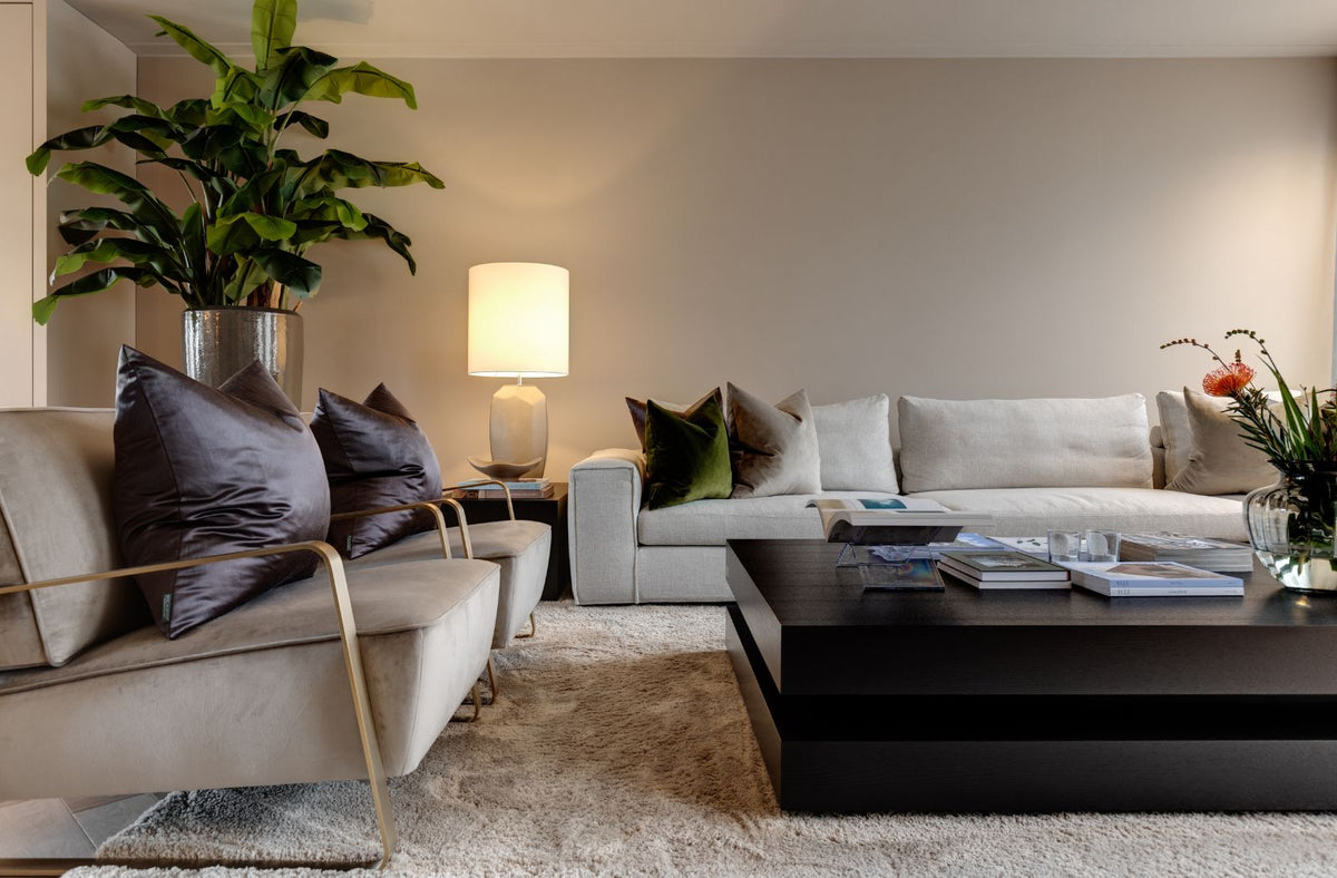 Hoe creëer je een sfeervolle moderne woonkamer met een warm interieur? - SHADES by Eric Kuster