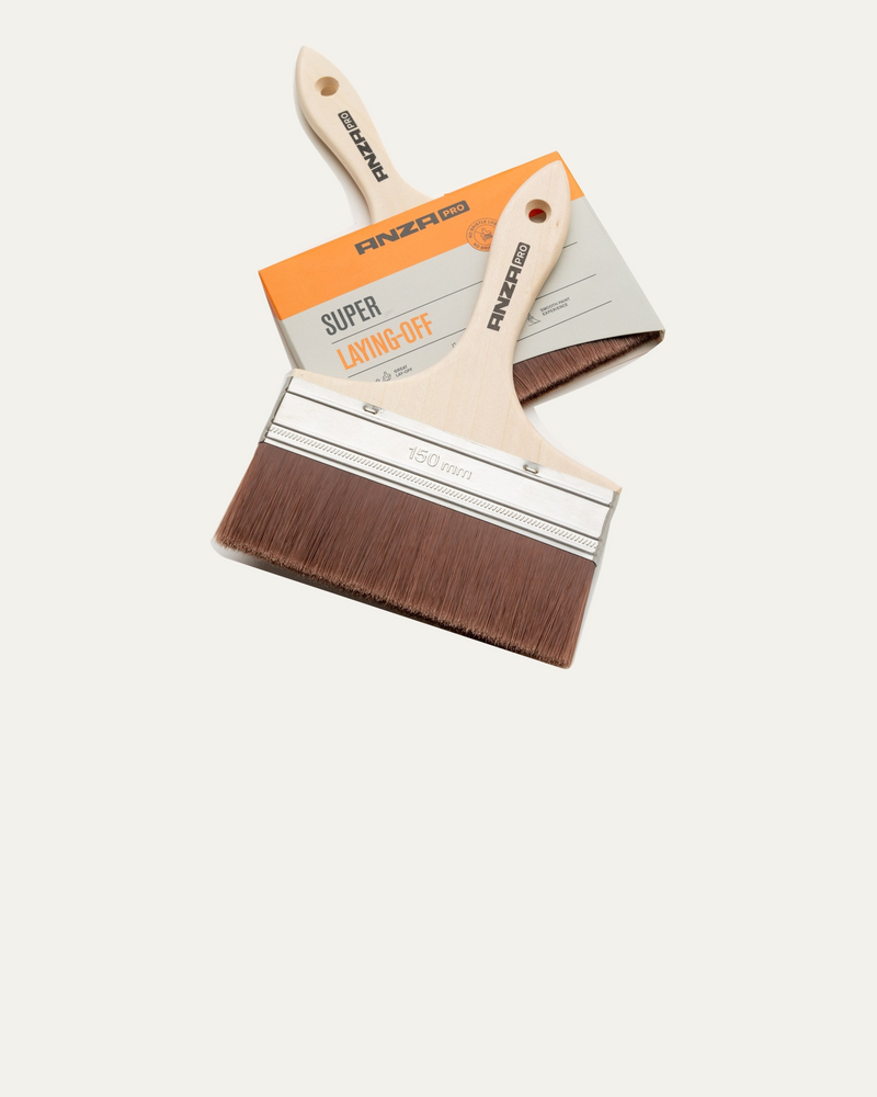 Wall Scrub Brush op een rustige lichte achtergrond